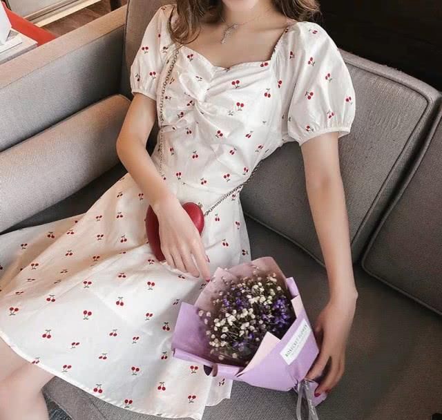  『显瘦』简约大方的淑女款连衣裙，显高显瘦还遮肉