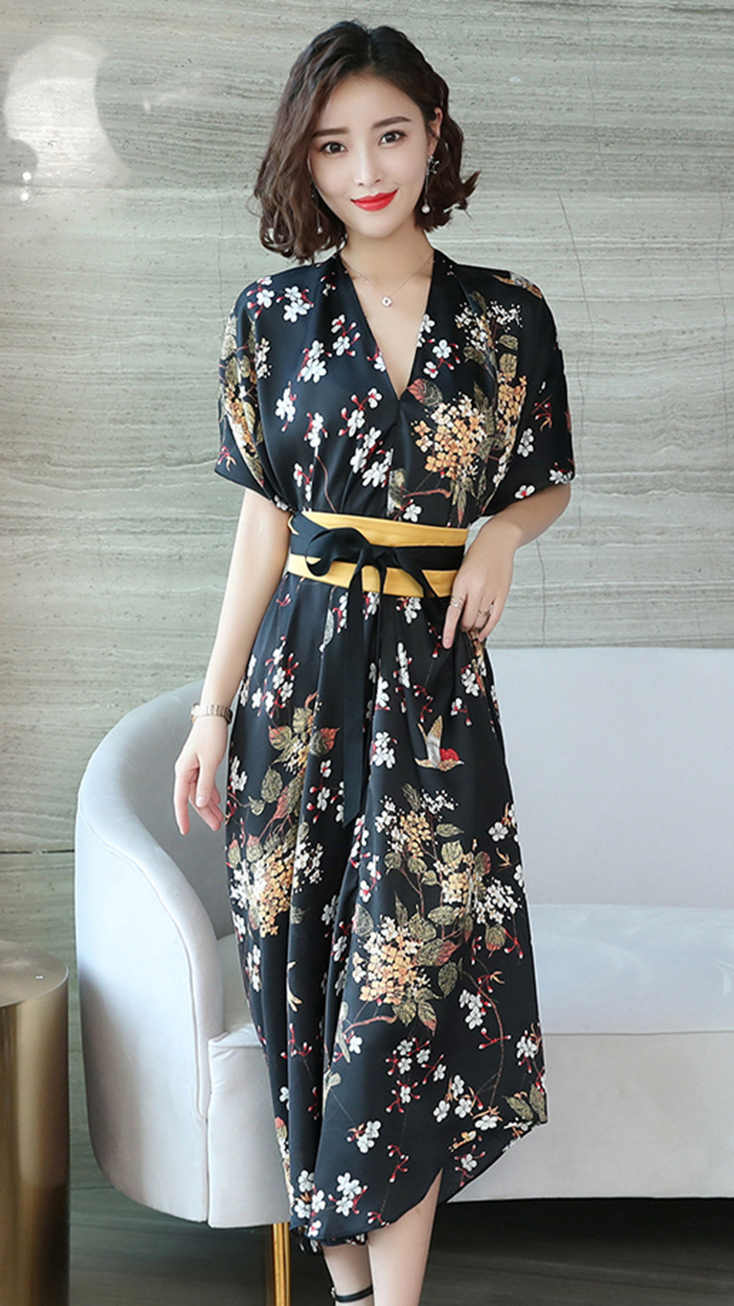 夏季新款时尚印花连衣裙，高腰v领大摆裙，时尚优雅女神范