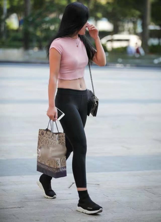 紧身裤在大粗腿上找到了存在感，粗腿妹子们的福音