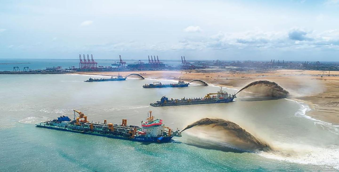 斥资14亿！造出269万平米领土：其中一半供中国独享，99年随便用