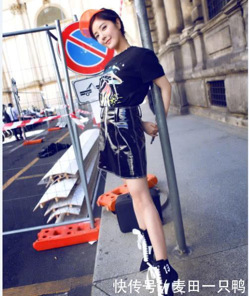 赵奕欢真是够了，4件衣服套一起穿，网友：咱能好好穿衣服吗！