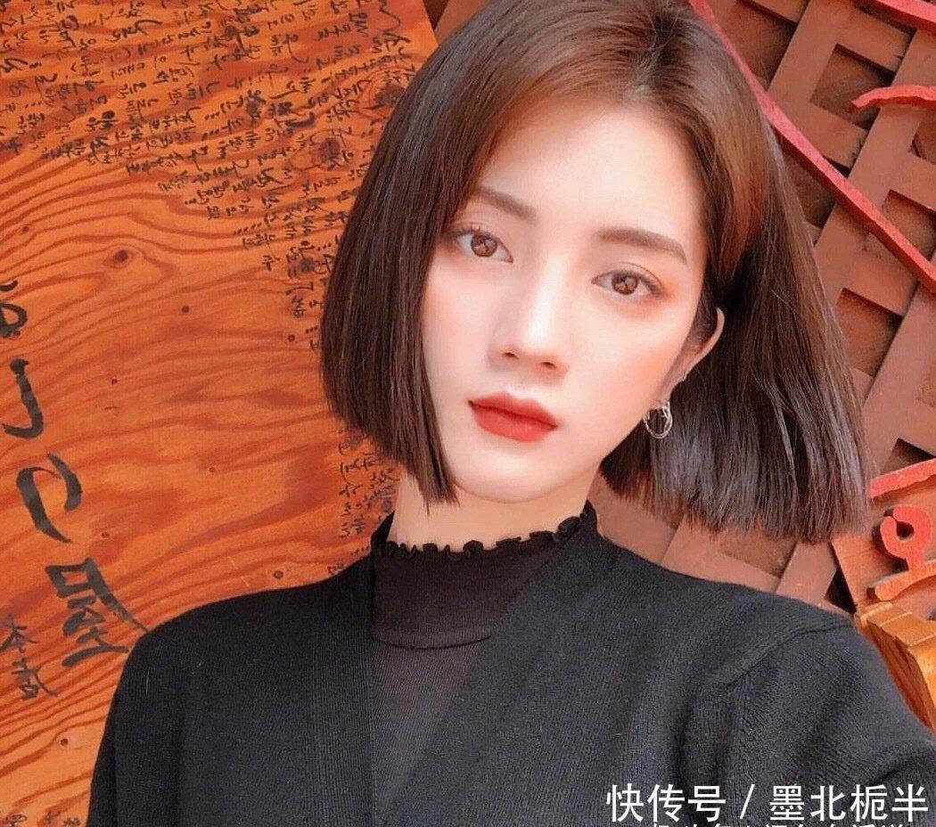  『适合』不会用卷发棒？这个“一刀切”的发型适合你，高级气质又减龄