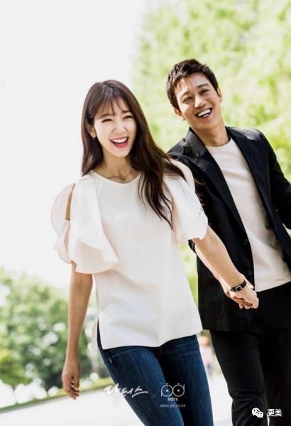 景甜凸出的小肚子衣服都遮不住，体型快和蒋欣一样了