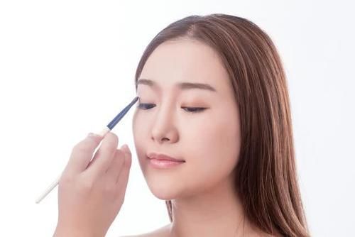  『时间』百校颜：女孩子化妆需要什么？原来“工序”这么多，怪不得女朋友老迟到！