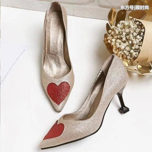 小个子女生福音来了！就要穿这样的高跟鞋，显高不止一点点