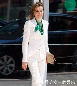 王妃也爱穿裤装，戴安娜穿裤装最优雅，论惊艳却不及西班牙皇后！