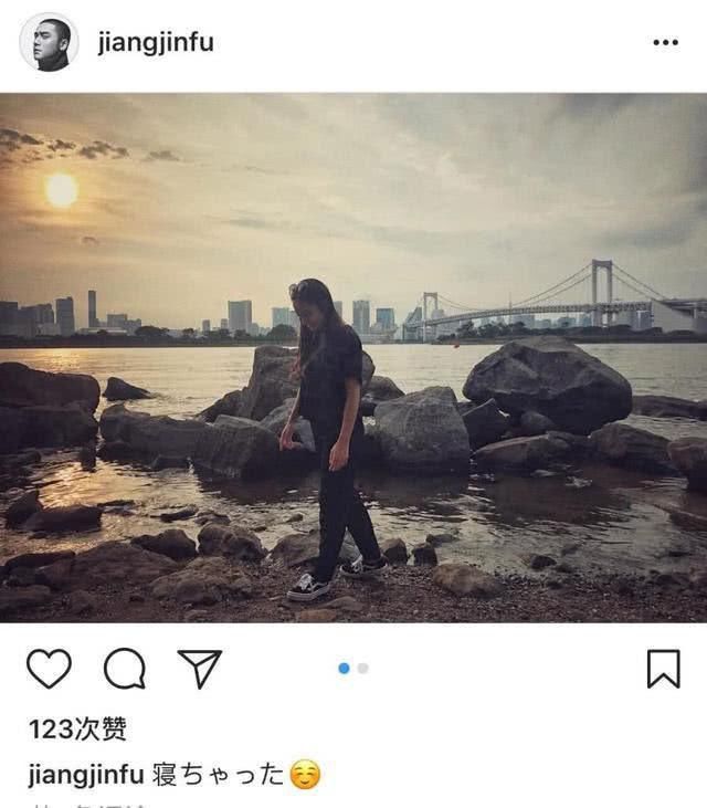 他在流量正盛时突然留学日本 为澄清传闻急忙晒女友照片