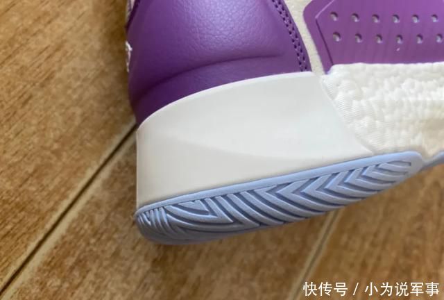  鞋面：全掌类boost，足弓大碳板，范弗里特上脚的狙击一代你期待吗