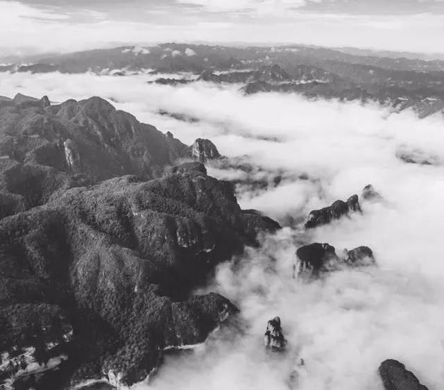 神仙居天姥山的水墨风景，比光彩更动人的是意境