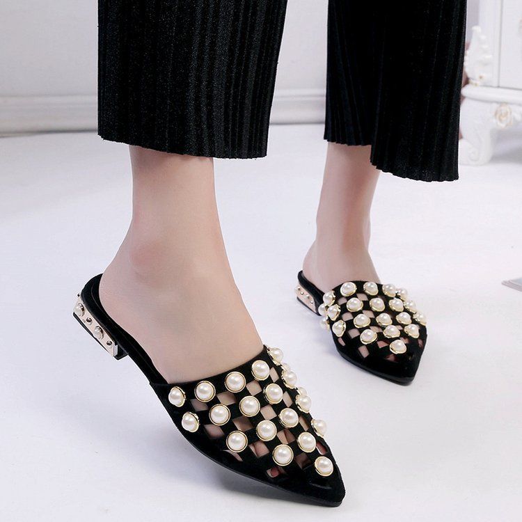 女人尽量不要穿小白鞋，今夏流行这样配长裤，背影都美爆了