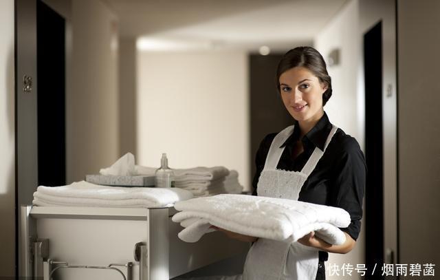 在我们入住酒店退房时，为什么保洁阿姨不希望住客收拾房间呢？