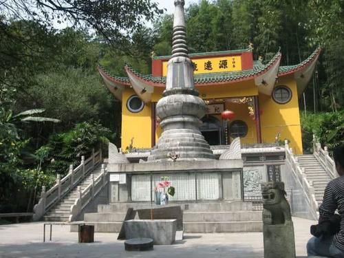 广东香火很旺的一座寺庙，是全国重点寺庙之一，曾经历大规模重建