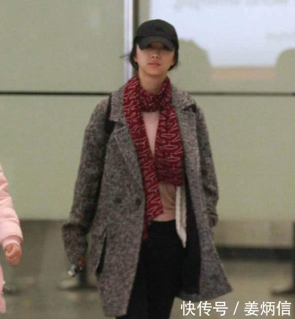 平时穿得像路人，一上台却惊艳众人，汤唯给女明星做了最好示范！