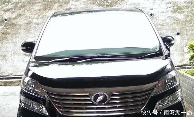 「威尔法」刘德华的座驾,26年换了5辆,为家庭卖掉越野车,从此只坐保姆车