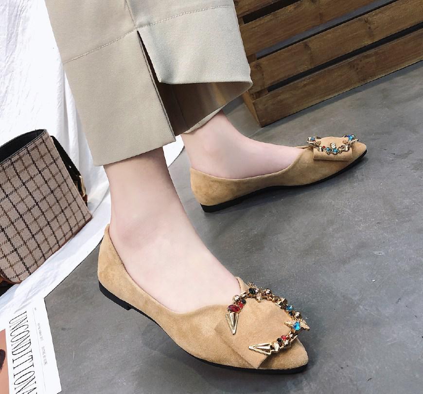 为什么女人一定要穿高跟鞋？现在巨潮流的“瓢鞋”，时尚养脚