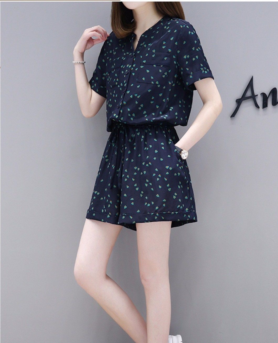 3分长相7分打扮!53岁妈妈穿这时髦套装，清新减龄，忒惹眼