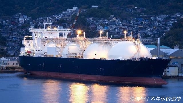  油气井：我国在南沙海域没有一口油气井，在万安滩填岛可建油气