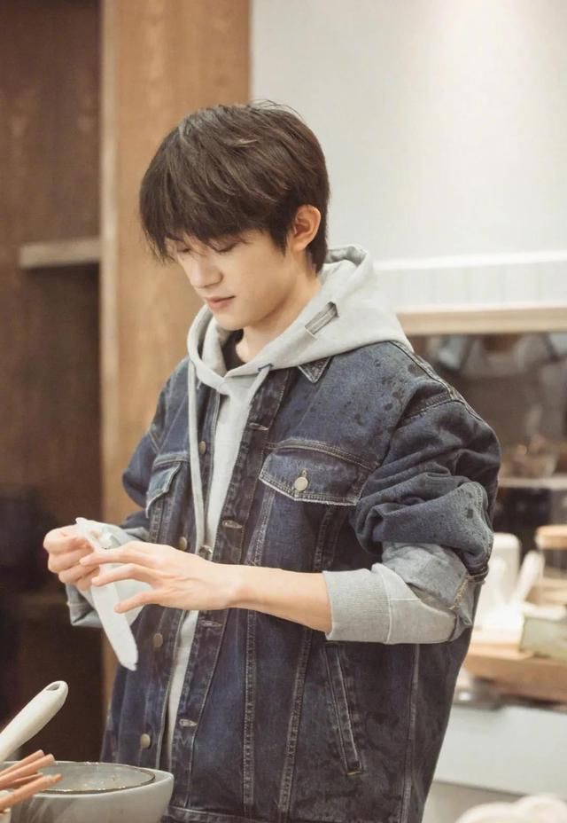  有型■利落有型的穿衣搭配，简约低调中彰显高级品质，格调满分
