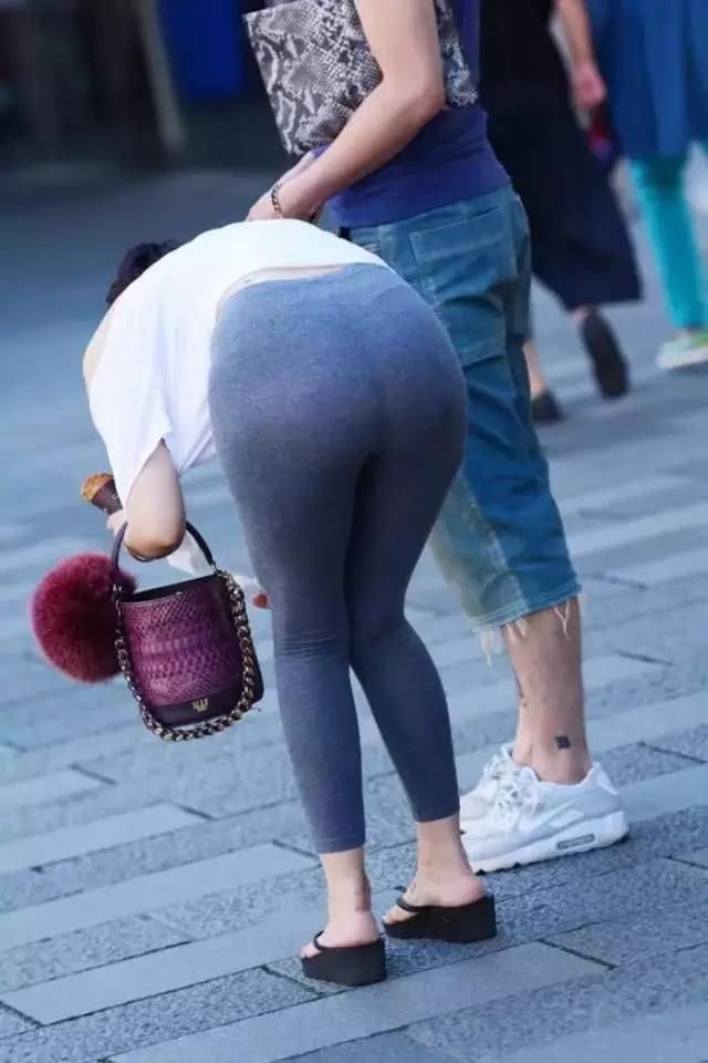 本以为阔腿裤很美，看了穿紧身裤的姐姐后，才发觉错过好多