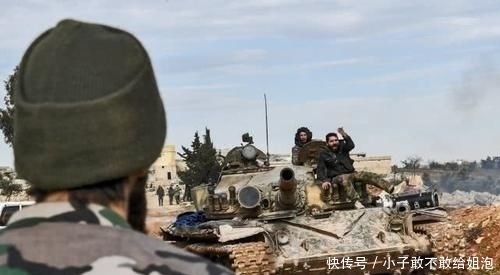  「自行火炮」土耳其大打出手！重炮掩护敢死队肉盾推进，俄军下令：无差别轰炸