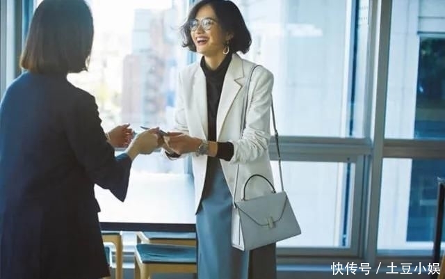 #针织衫#5件春季单品穿出15天的时尚搭配,优雅不重样