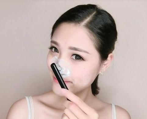  『脏东西』“草莓鼻”太难看？不要急，洗脸时坚持这样做，鼻子就会变光滑