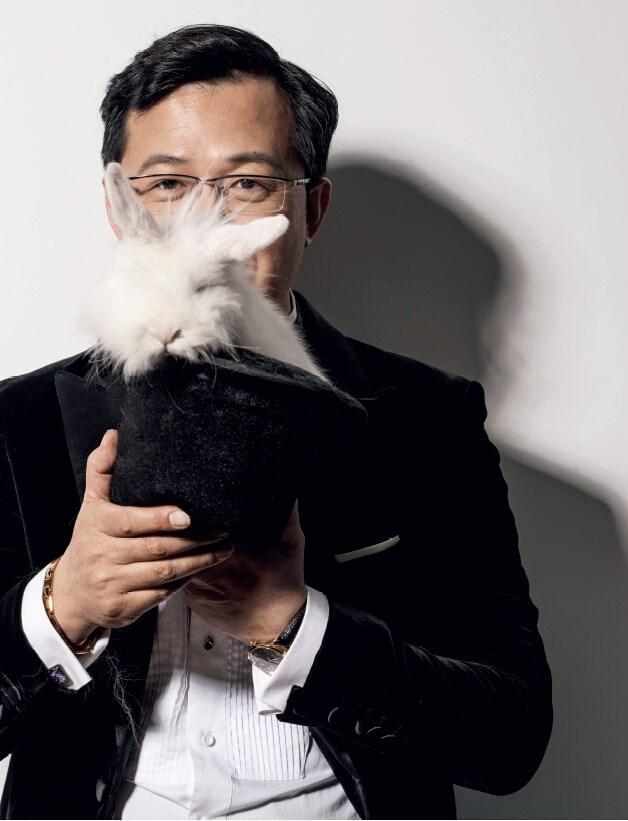 卓伟托关系复出娱乐圈, 第一个曝光刘姓女星出轨, 网友: 请求封杀