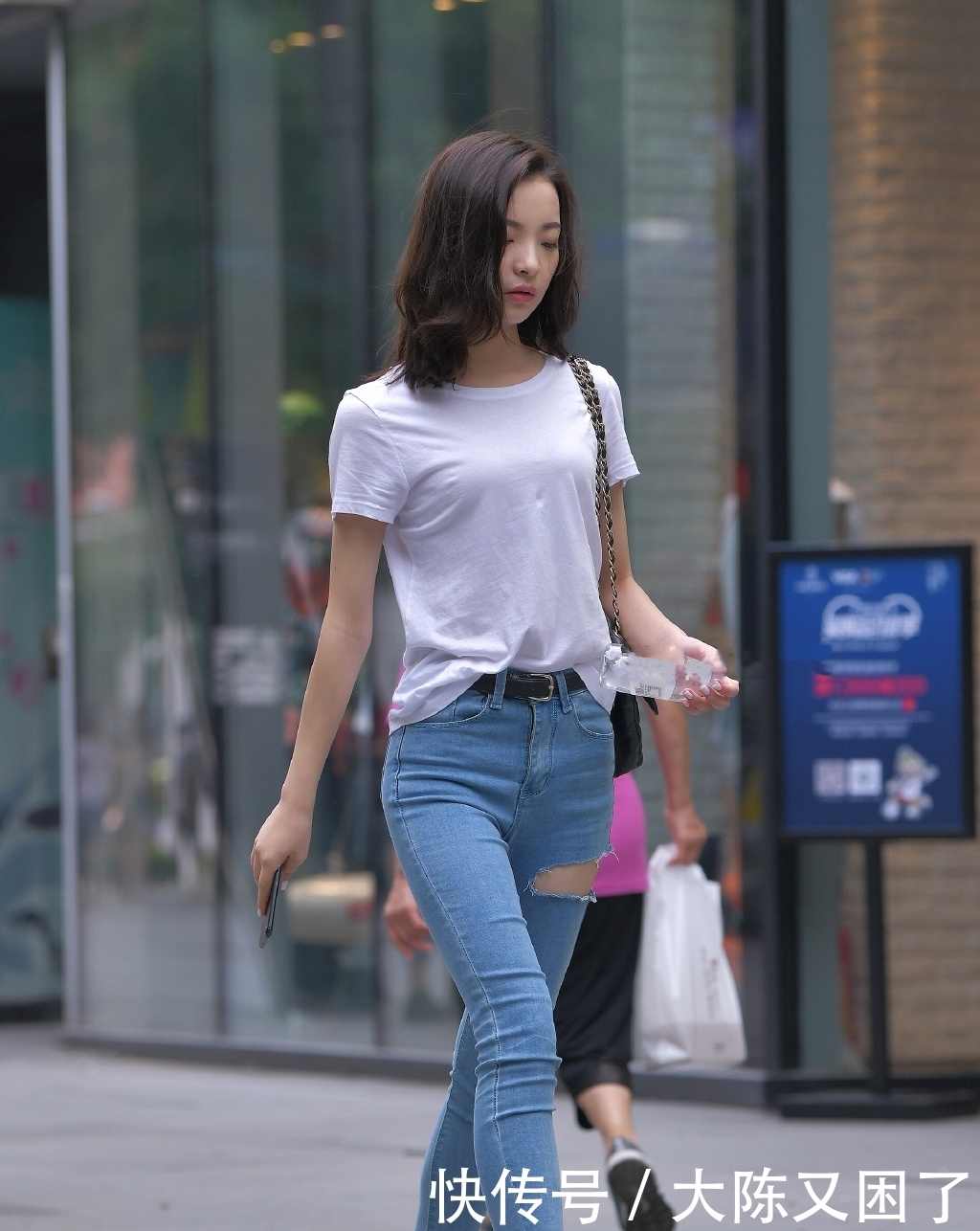 「 牛仔裤」大长腿总是那么吸引人,漂亮性感的牛仔裤美女