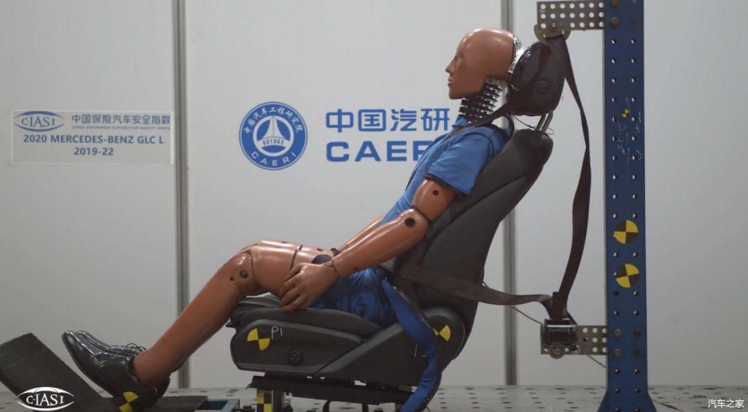  『碰撞结果公』?奔驰GLC碰撞结果优异，铝换钢并未对其产生影响