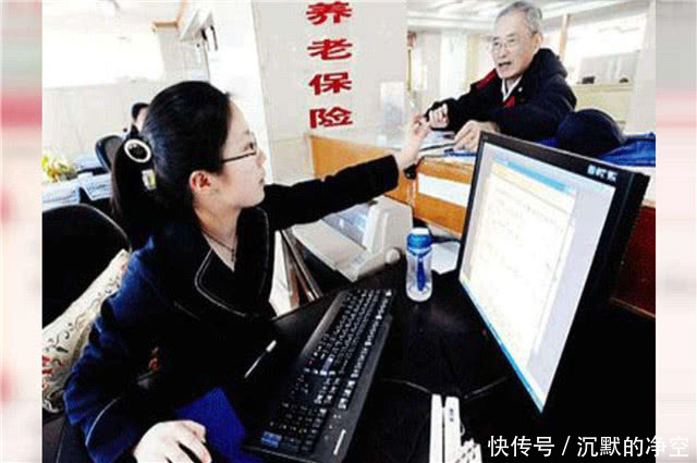 48岁下岗，社保还没缴满15年，找不到工作，没钱交社保怎么办？