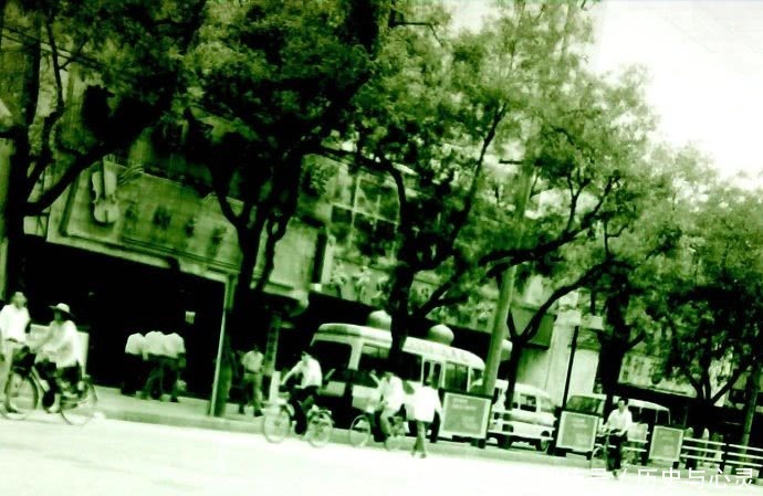 老照片：九十年代的西安市东大街