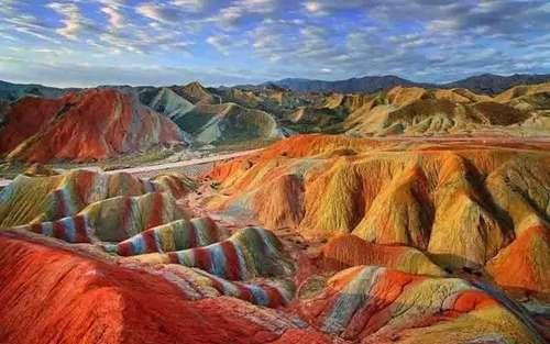 新疆捡石头最美季节又到了，教你在16个不同的地方捡石头！