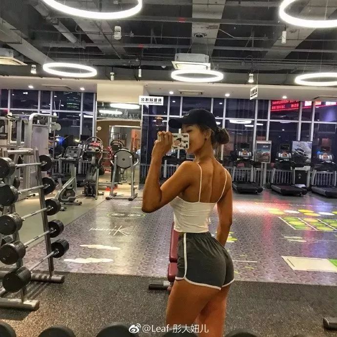 中国版“李燕花”刷爆健身圈，180cm的她获得比基尼冠军惊艳全场!