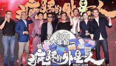 黄渤新戏封路将市民堵家中被骂戏子当道 片方致歉因一句话再遭骂