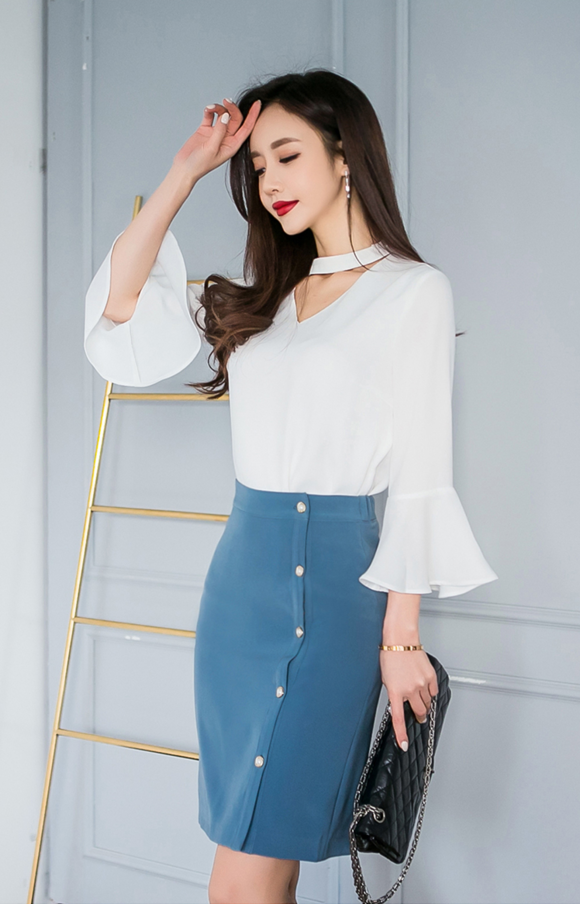 女神孙允珠，白皙朝梦清露炼乳环领荷叶裙