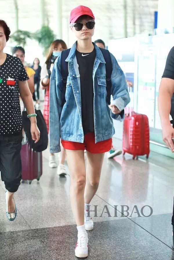 谁说这个颜色土了?这样明明穿起来就很好看!