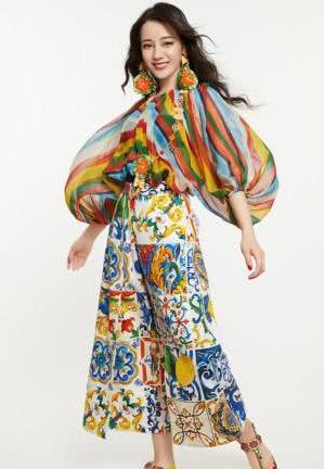 迪丽热巴花朵裙又来袭，第一张惊艳，看到第四张：饿了！