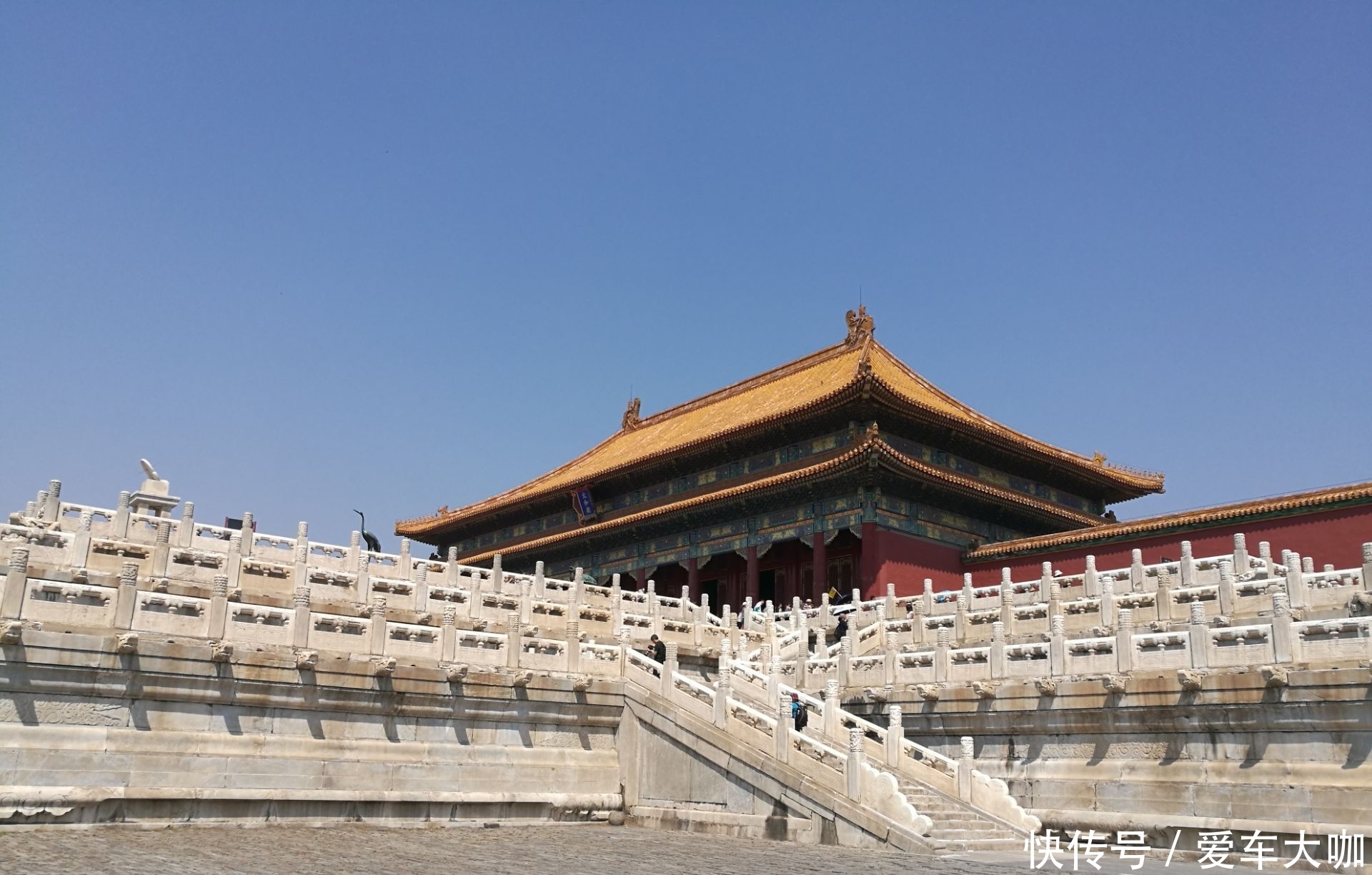 亲身经历证明，故宫是可以拍出近乎无人的照片的