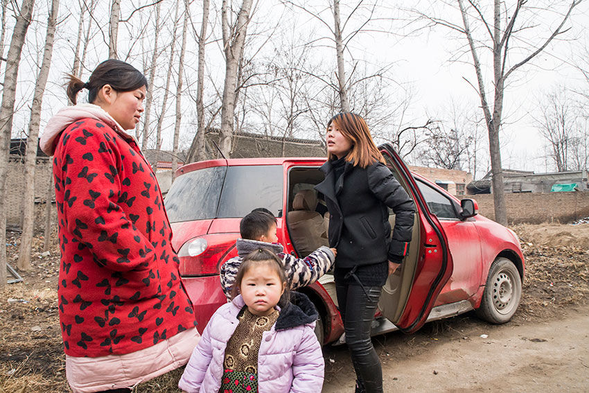 黄河从这决口改入黄海为渤海，这里的村庄要消失，镜头为百姓存照
