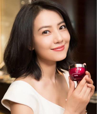 高圆圆的气质短发，简约优雅更显女人味，十足的优雅女神范