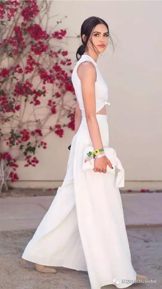 盛夏难免遇到“白色之夜” 怎么穿好ALL WHITE style