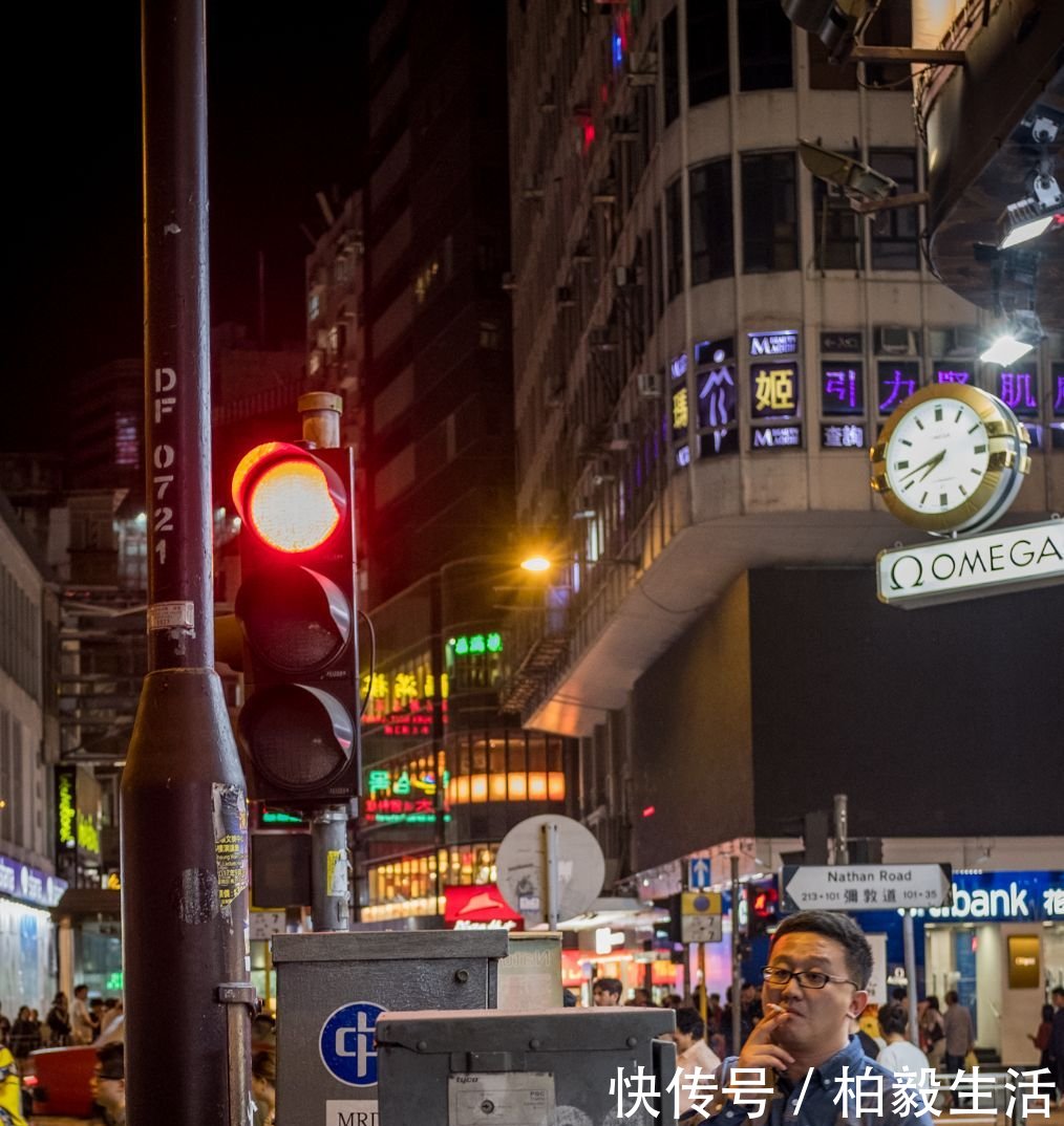 实拍香港的夜晚年轻人满脸麻木，七八十岁的老人还在为生活打拼