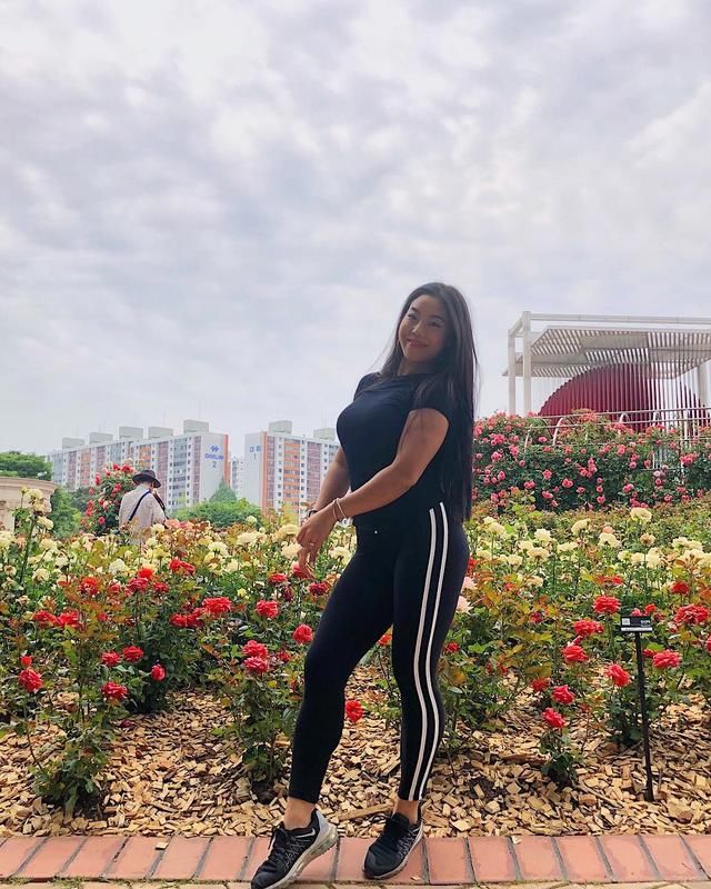 韩国健身女神，身材玲珑有致，欧美范十足