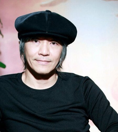 「周星驰」周星驰曾跟无数人决裂, 唯独对他含泪挽留, 至今仍力挺星爷