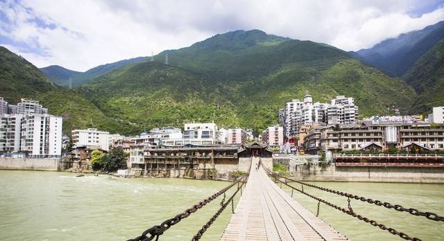 青藏线难，川藏线美，一入西藏误终身