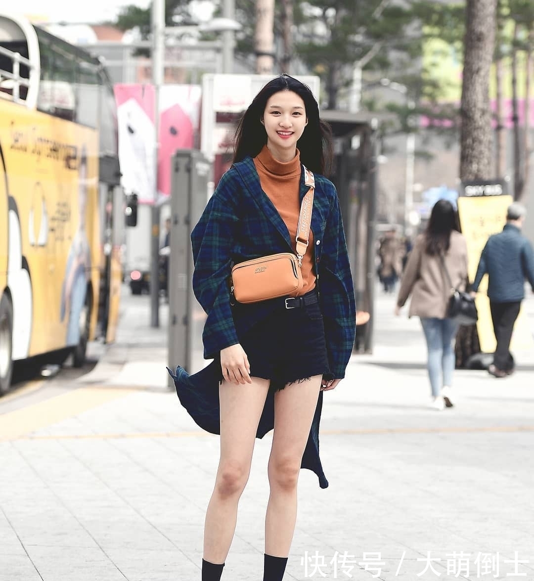 #美女身穿#时尚路人街拍,街头都是穿着时髦的小姐姐