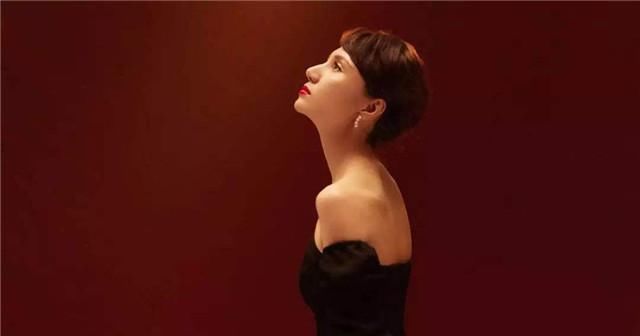  女人■优雅女人都有这5个特征:从不穿短裙,坐姿端正,你能中多少个?