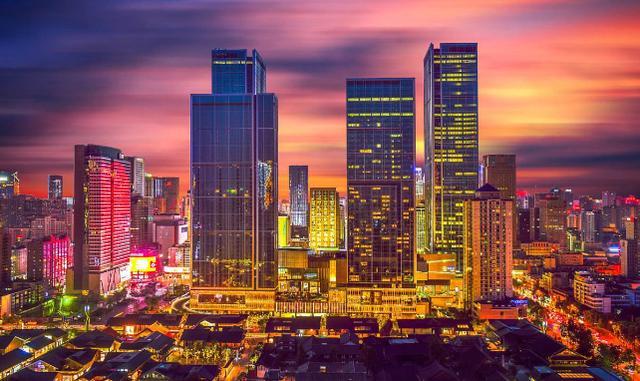 中国两座美食大城，间隔不到200公里，却始终彼此较劲