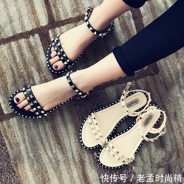漂亮■漂亮女人要懂得拒绝平庸,今年流行铆钉凉鞋,分分钟“扎”你心