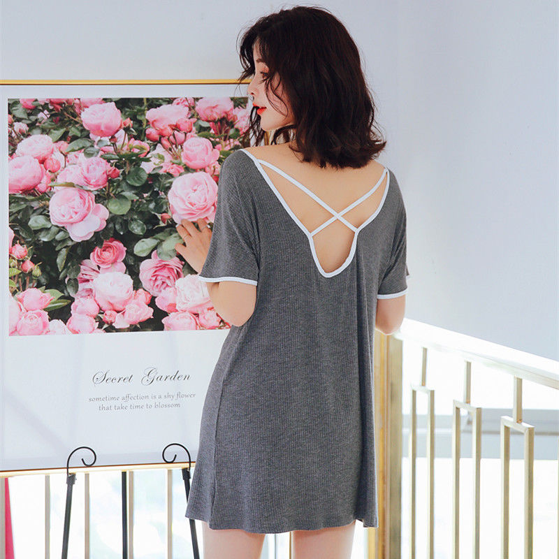 老婆越来越性感，在家都不穿文胸，竟这样穿，前凸后翘，太迷人了